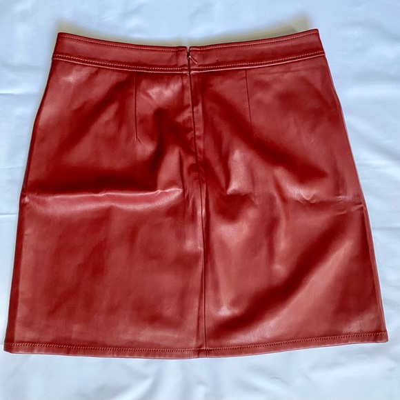 Loft Women’s Deep Red Soft Faux Leather Lined Pocket Mini Skirt | Size 8 NWT - Picture 2 of 11